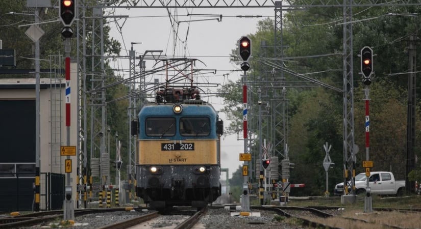 Felsővezetékre dőlt egy fa, hajdú-bihari vonatokat is érint a változás