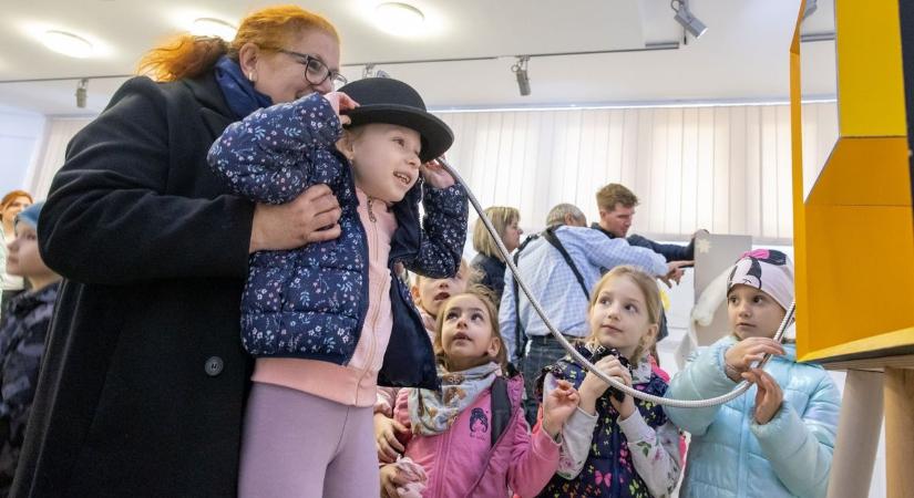Bolygón innen, Földön túl: nosztalgiát ébreszt A kis herceg című kiállítás Salgótarjánban