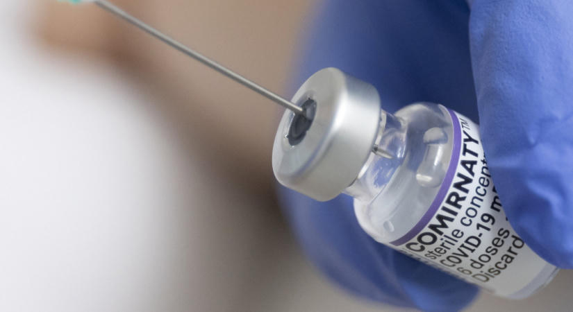Aggasztó helyen fedezték fel a Pfizer-oltás különös mellékhatását