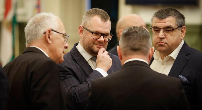 A győri fideszes képviselők nem tudnak a kánikuláról - legalábbis ami az online teret illeti