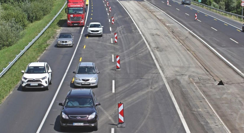 Engedély nélkül és horribilis áron értékesít román útdíjmatricákat egy magyar honlap