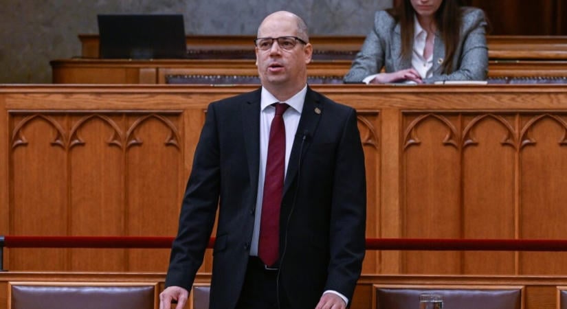 Orbán korábbi miniszterének cége képezi tovább a legfőbb ügyészség alkalmazottait