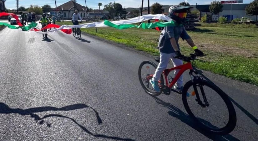 Biciklivel avatták fel a felújított utcát a zalai városban