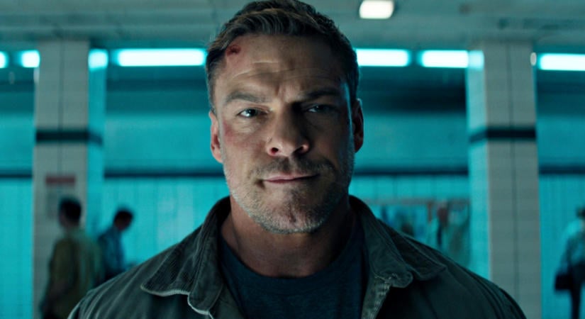Alan Ritchson félreérthetetlenül célzott rá, hogy Donald Trump miatt nem készült még Reacher-évad a kedvenc Lee Child-regényéből