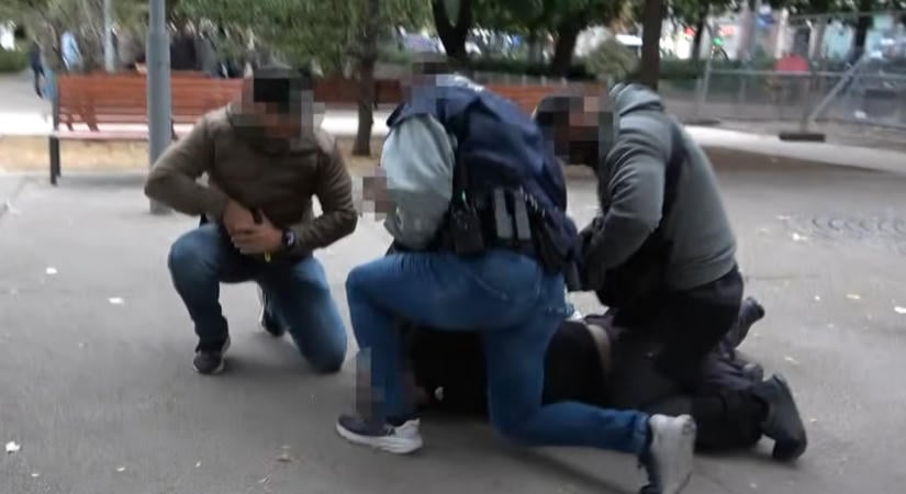 Lecsapott a TEK: kilenc budapesti lakásba tört be a nemzetközi bűnbanda