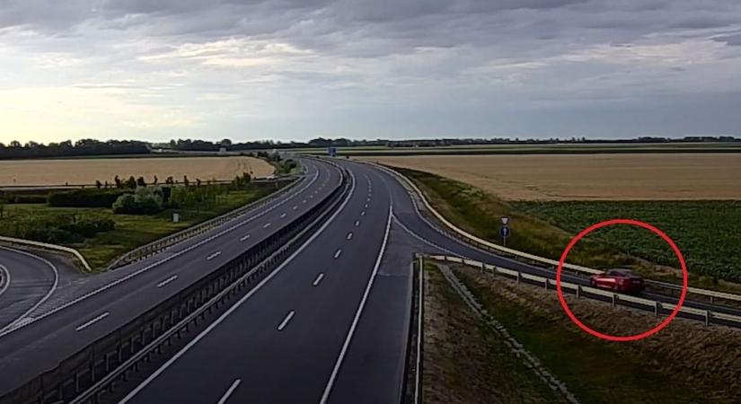 Megáll az ész az M35-ösön: olyat piruetteztek kigyorsításnál, hogy tanulhat minden tánciskola – videóval