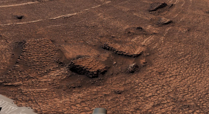 Különös, végtelenbe nyúló, méhsejtszerű mintázatokat fotózott a Marson a Curiosity
