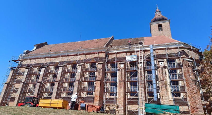 Megkezdődött az egervári templom felújítása, nem várt problémák kerültek elő