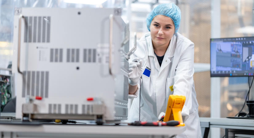 TRUMPF HiPIMS-technológiával készülhetnek az AI-chipek üveghordozói