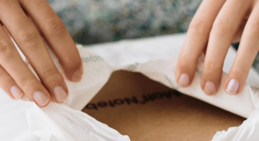 „Kulacs volt telefon helyett” - Gond van a postai csomagokkal, heteket késnek a küldemények