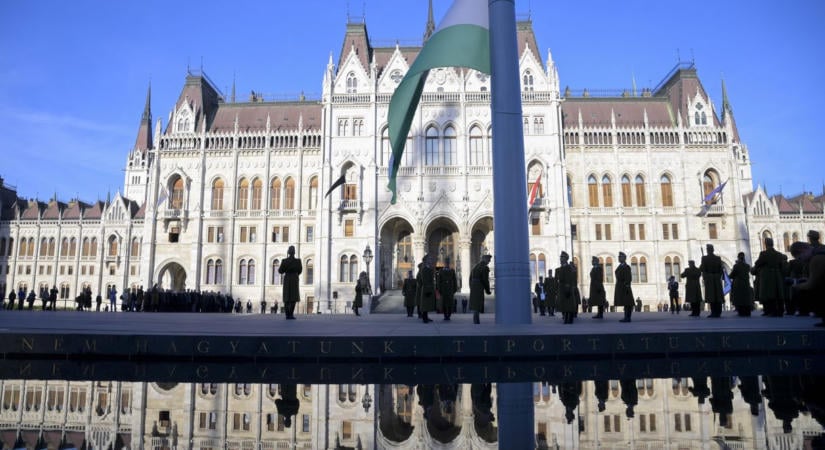 Magyar Péter a Kossuth téren mond beszédet október 23-án