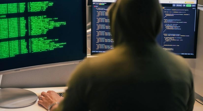 Milliónyi weboldalt érinthet a veszély: a hackerek már megtalálták a bejutás módját