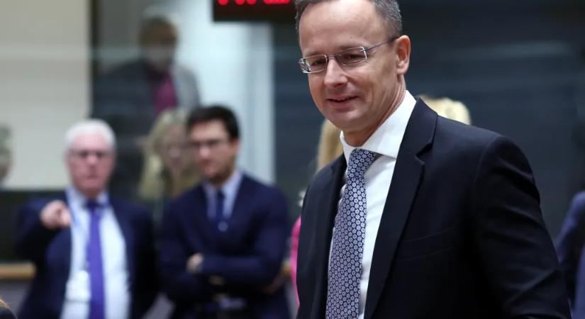 Bosnian Defense Minister refuses to allow Hungarian FM's plane to land in Banja Luka