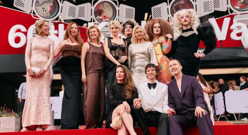 Drag queenek is feltűntek Borbély Alexandra filmjének karlovy vary-i premierjén, Nagy Ervin elkísérte feleségét