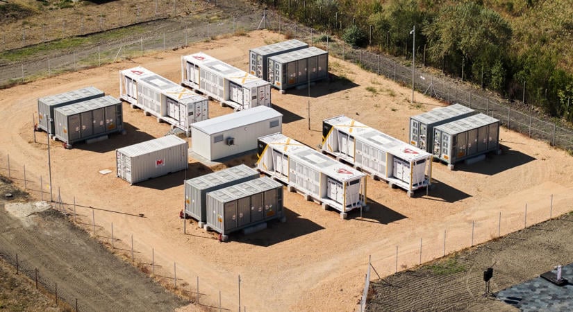 Átadták a MOL új algyői napelemparkját és akkumulátoros energiatárolóját