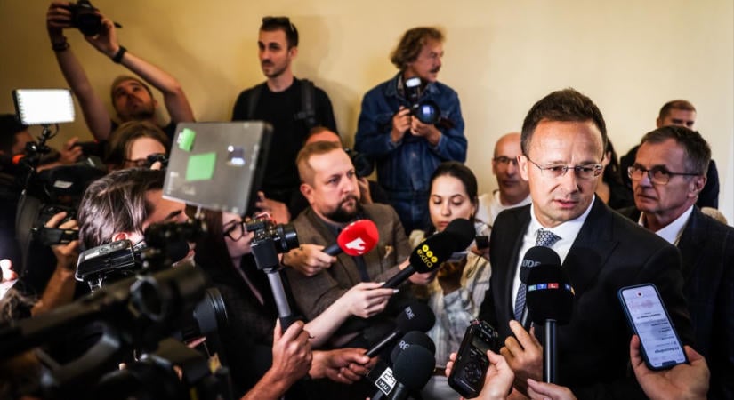 Szijjártó Péter megjelent a nemzetbiztonsági bizottság meghallgatásán