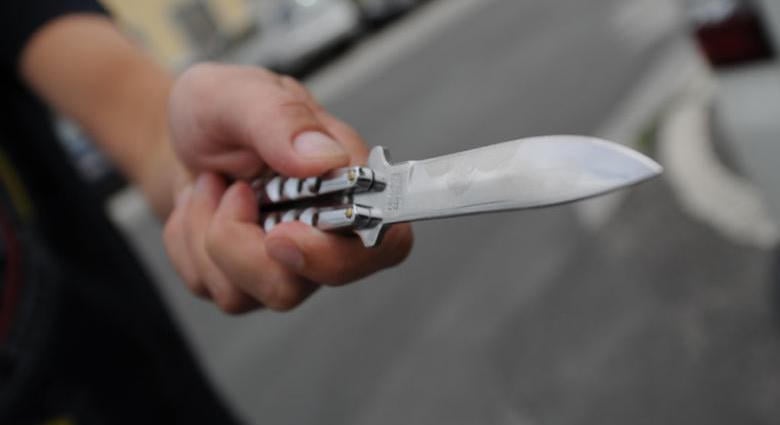 Valószínűleg rasszista indítékkal támadott és nem mutat megbánást a késelő diák