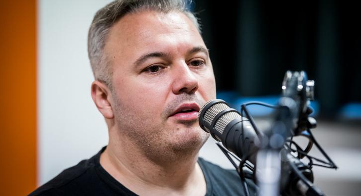 Ritkán látott feleségével posztolt közös fotót Dombóvári István, de a szelfin valami más is befigyel