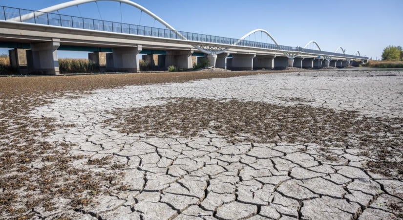 Rá sem lehet ismerni a Tisza-tóra – megdöbbentő fotók készültek