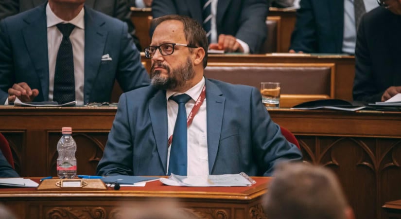 Hivatalos: ennyi hiányzott az államkasszából, amikor átadta az Orbán-kormány