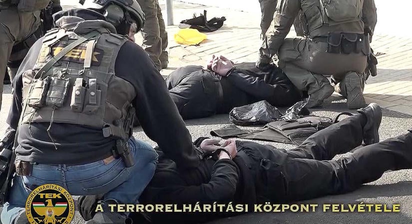 Aranykonvoj: a 10. kerületi rendőrkapitányság 3 járőrét is meggyanúsították, mert hamis jelentést írtak az ukrán pénzszállítókról