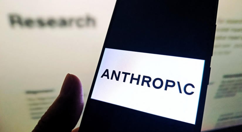 Az Anthropic szerint hónapokra lehetünk attól, hogy az AI önállóan terjedjen az okoseszközökön