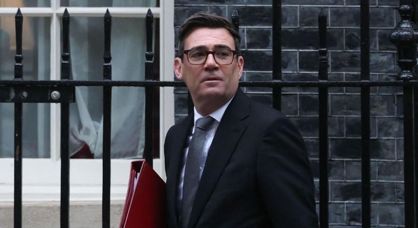 Nagy fordulat a Brexit után: a brit miniszterelnök visszaállítaná a szabad mozgást az EU-val