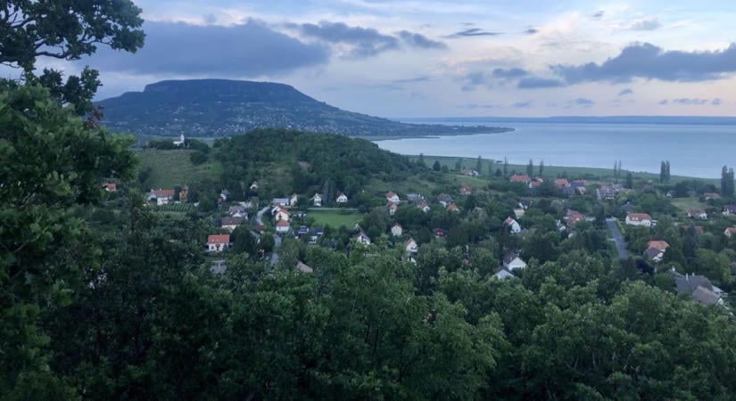 Egy tipp az őszi szünetre: fedezzük fel Szigligetet! – Kisfaludy és Jókai is szerette