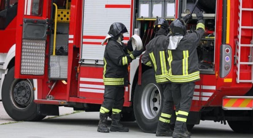 Lángolt a konyha Tompán, egy gázpalackot is ki kellett hozni