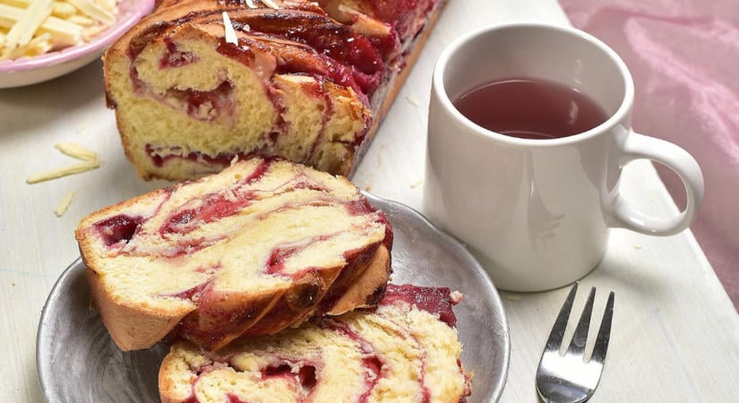 Tökéletes az őszi délutánokra: fehér csokoládés, málnalekváros babka