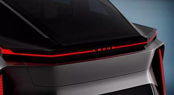 A LEXUS TÖRÖLTE ÚJ ZÁSZLÓSHAJÓJÁT