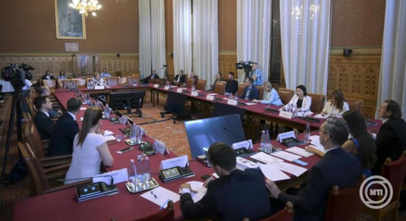 Leszavazta a TISZA a Független Közmédia Testület ellenzéki jelöltjeit, az ellenzék tiltakozik