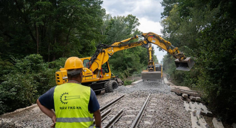 Újra járnak a vonatok Vízvár és Gyékényes között, de szeptemberben visszatérnek a pótlóbuszok