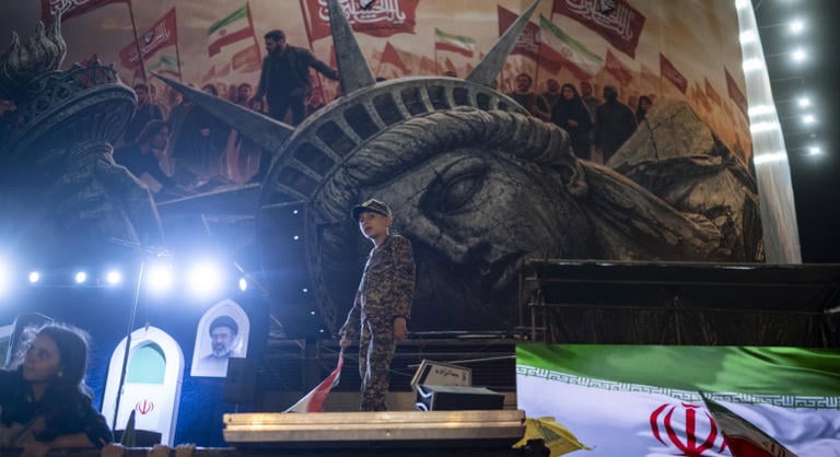 Kötélhúzás a peremeken: Az USA és Irán veszélyes patthelyzete