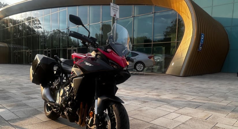 Adnál egy ezres motort kezdő kezébe? Honda CB1000GT teszt