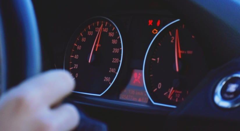Ezért mutat mást a GPS, mint az autód sebességmérője