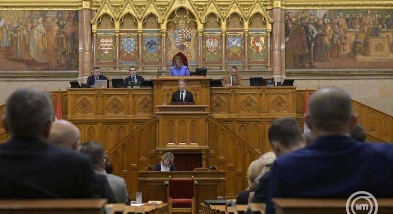 Magyar Péter: 100 milliárd forintos közútfejlesztési és kátyúmentesítési program indul 2027-től