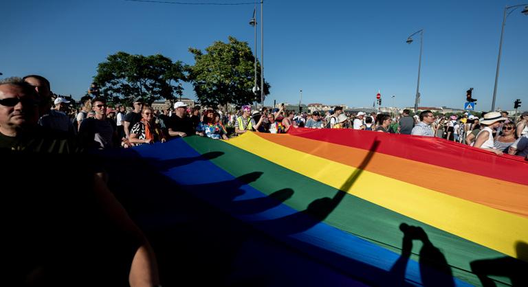 A zászlóháború és a tiltó törvény árnyékában startol el a 31. Budapest Pride