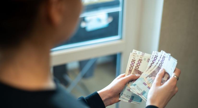 Rekordcímletet dob piacra Ukrajna, egyre több készpénzre van szükség – bemutatták a 2000 hrivnyás bankjegyet