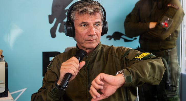 Bochkor Gábor jól kiosztotta egy hallgatóját, méghozzá élő adásban: „Szégyelld magad”