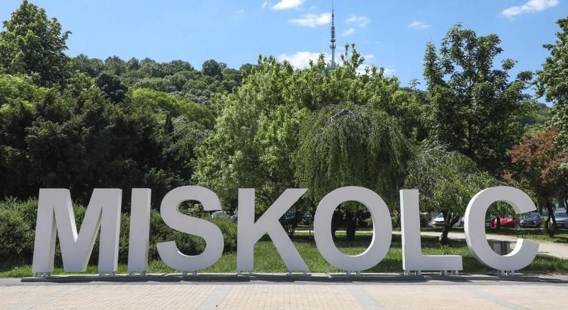 Első magyar városként Miskolc nemet mondott a cigarettacsikkekre