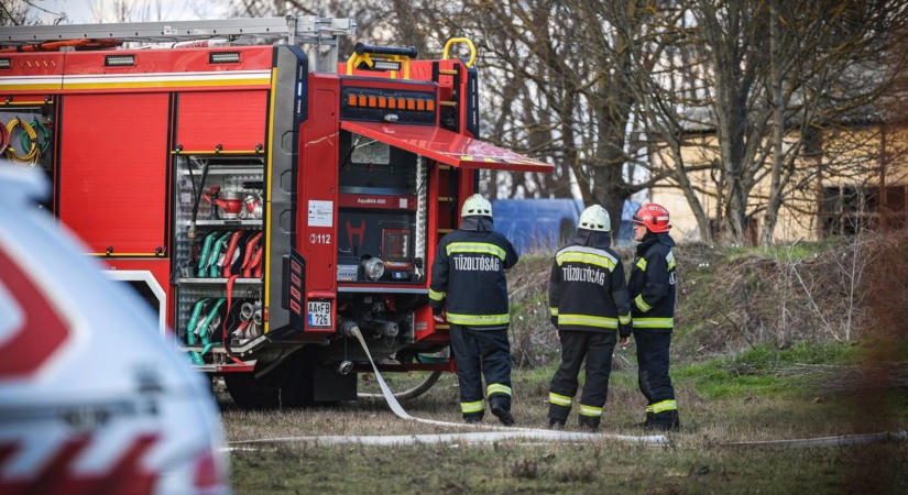 Lángoló gépkocsi Marcalinál: félpályás útzár a 68-as főúton