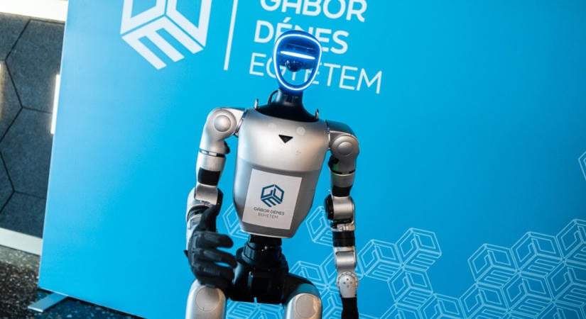 Egyetemi esküt tett, most táncolni fog a humanoid robot