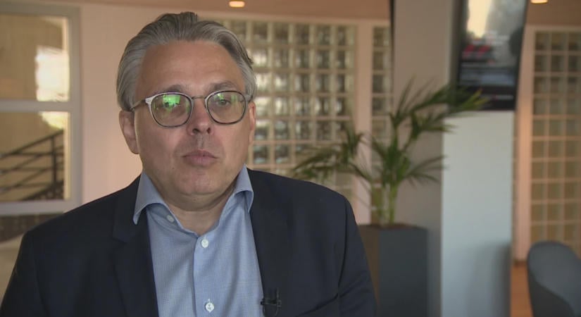 Felnőttként jött rá Dragomán György, hogy gyerekként olvasási nehézséggel küzdött