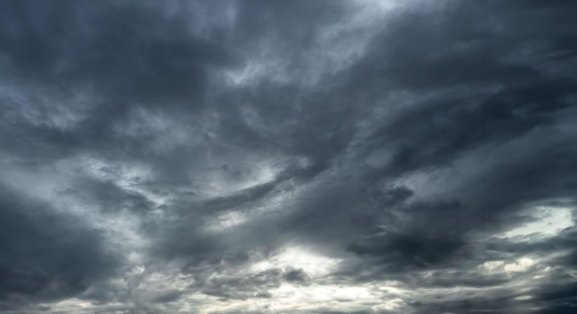 Borongós lesz az idő vasárnap Fejérben, délelőtt még lehet csapadék