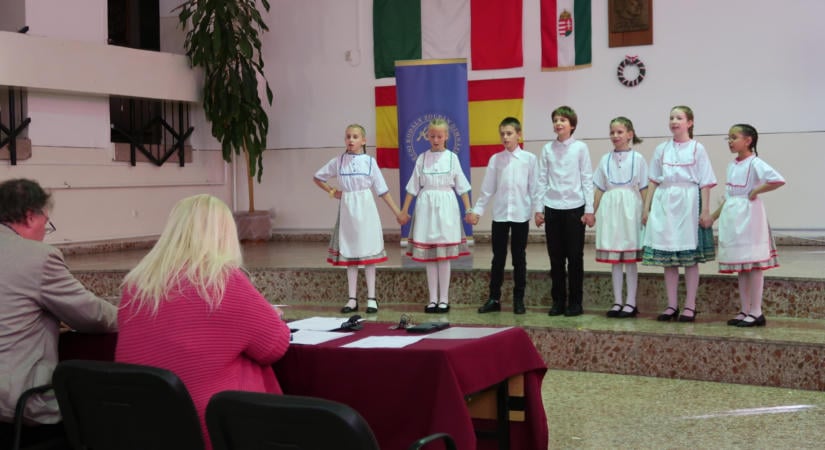 Népdalok és képzőművészeti alkotások hozták össze a generációkat Pécsen
