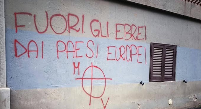 „Ki a zsidókkal az európai országokból!” – antiszemita és neonáci falfirkák jelentek meg római lakóházakon