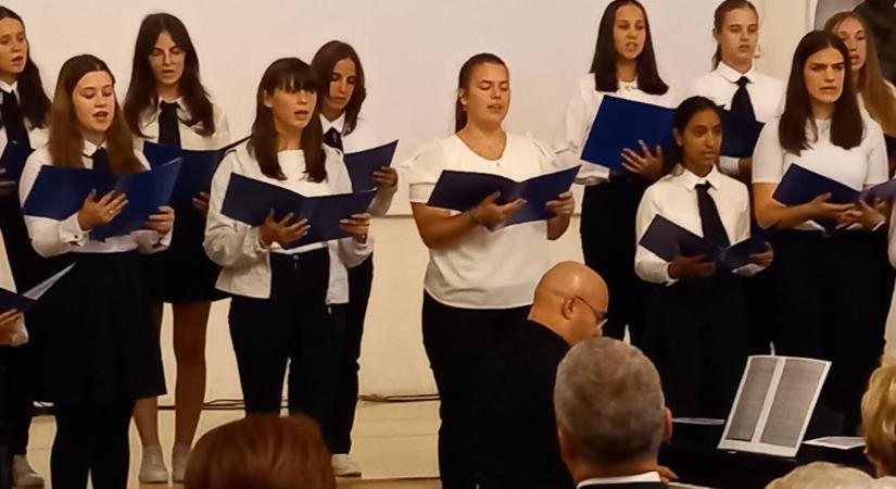 A szépkorúakat köszöntötték Nagyenyeden