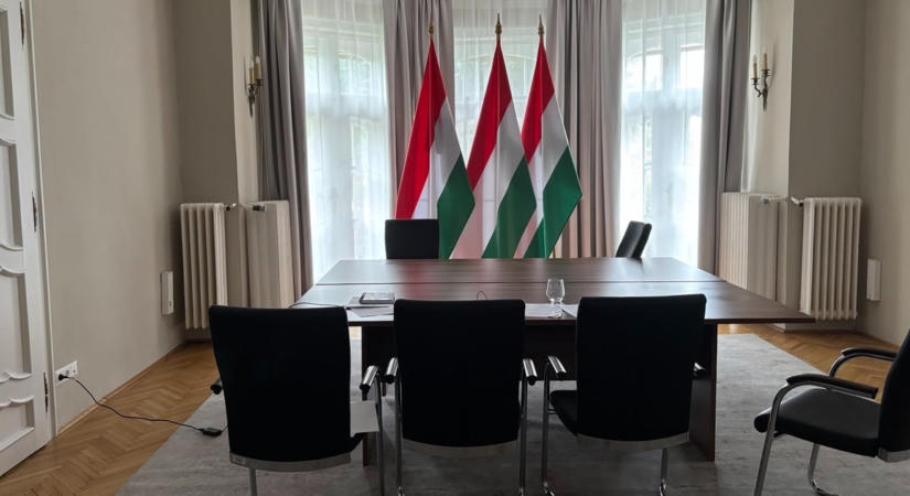 13 milliós Mikulásbuli, méregdrága svédasztal, feljelentetést tett a Miniszterelnökség