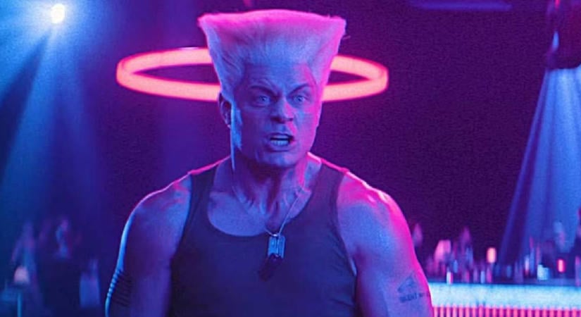 Igen, a Street Fighter popcornos vödrét a fejedre kell tenni